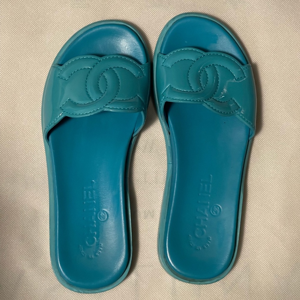Chanel patent slide size 35